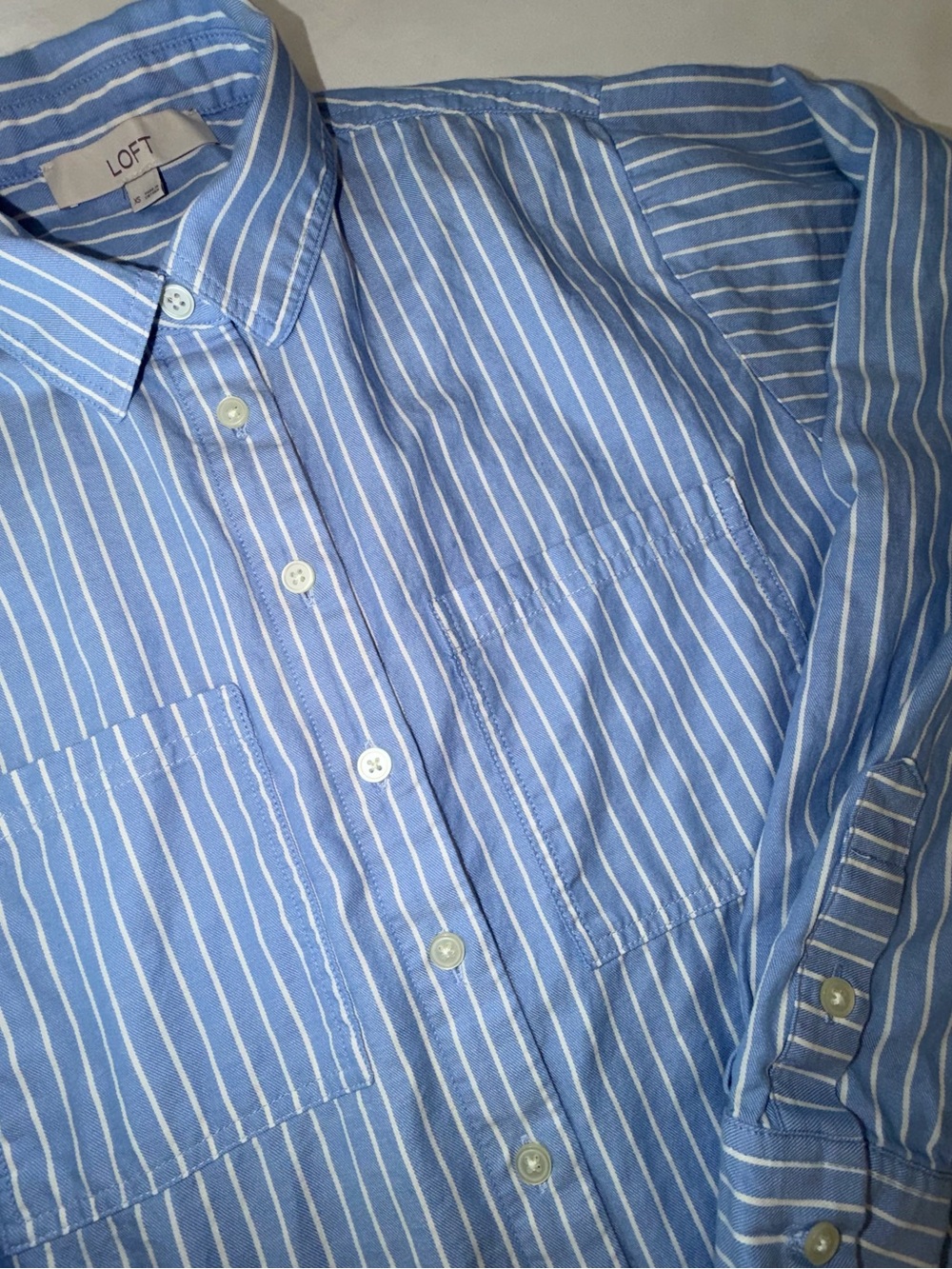 Women’s XS LOFT Light Blue and White Striped Button-Down Shirt. 0015